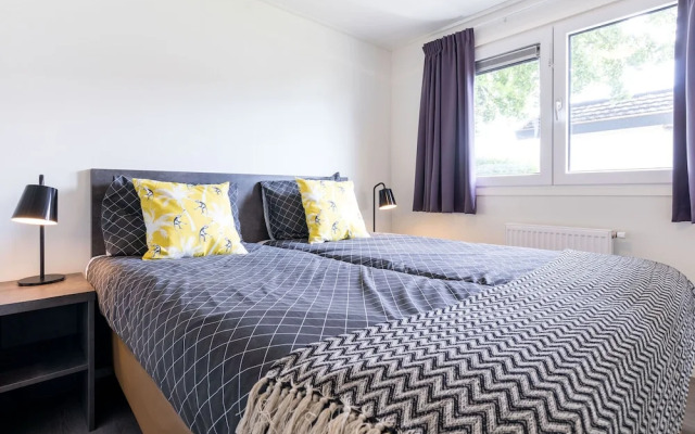 Modern chalet with dishwasher, only 18 km. from Rotterdam