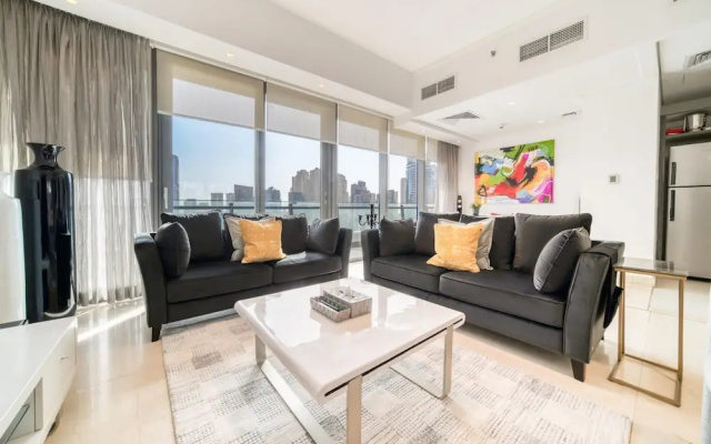 Big Bright Luxury Marina View Apt Near Beach