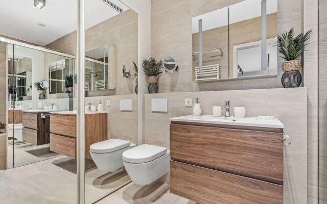 Stylish Luxurious Apt w Pool & Gym ID214