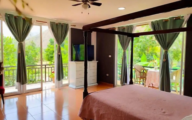 Zoila's Suite Escape