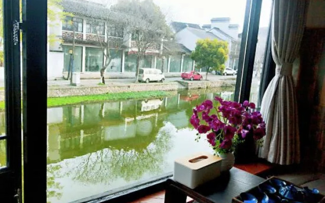 Tongli Qingyuan River View Holiday Inn