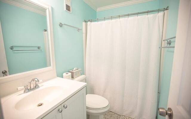 Feelin' Beachy-7a 2 Bedroom Home by RedAwning