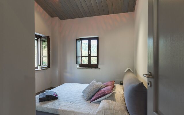 Splendid Villa in Preggio With Swimming Pool