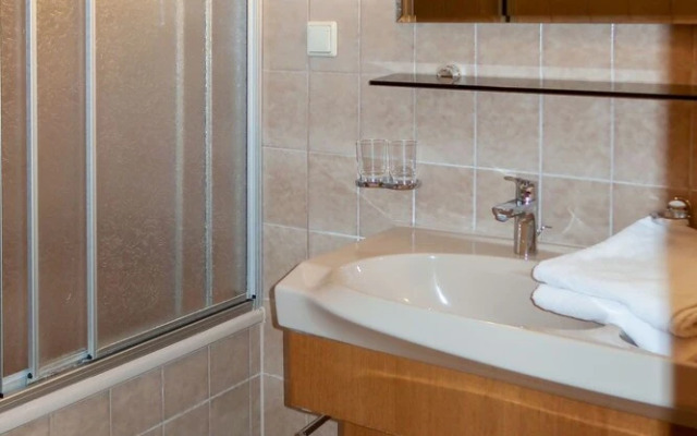 Burg Biedenegg mit Schlosscaf Flie