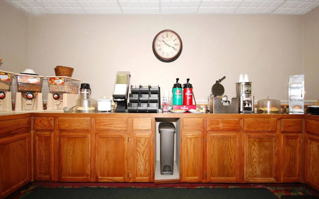 Magnuson Hotel Red Baron