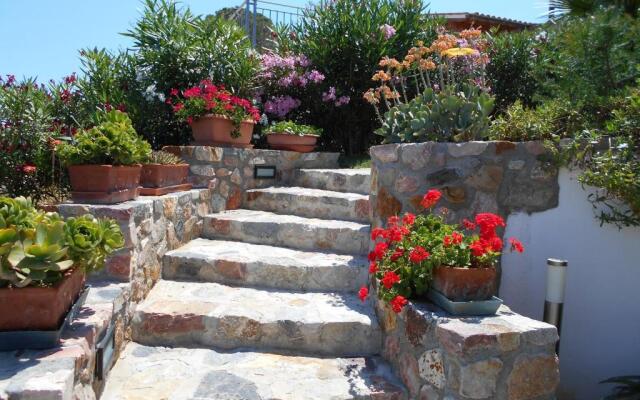 Apartment in Villa 2 to 4 Persons With Large Garden "stella"