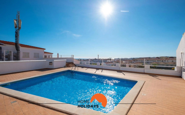 #075 Flat Near Strip Albufeira and 5m Beach