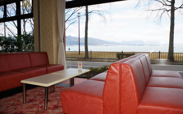 Ayaha Lakeside Hotel