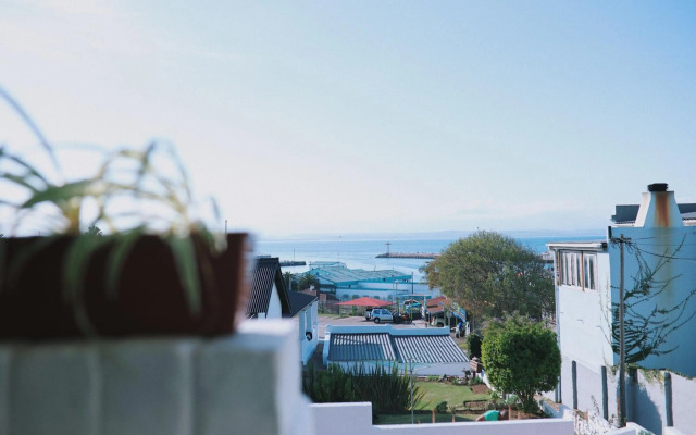 Harbour View Funky And Eclectic Two Bedroom Home