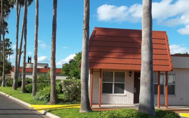 Victoria Palms Inn & Suites