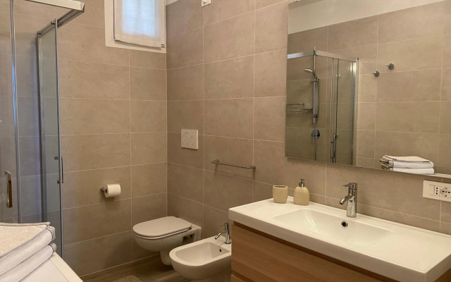 Ampio appartamento vista lago