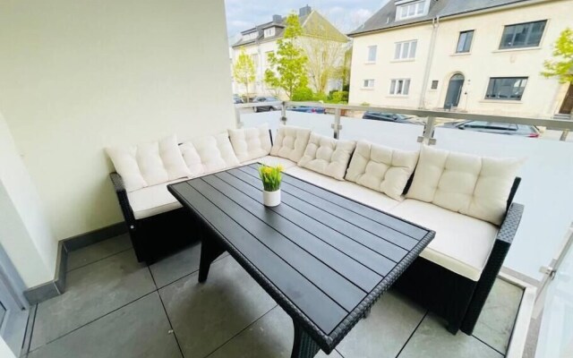 3 bedrooms in Center Terrace & Parking