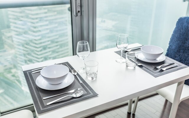 Couples Retreat @downtown With Lakeshore View