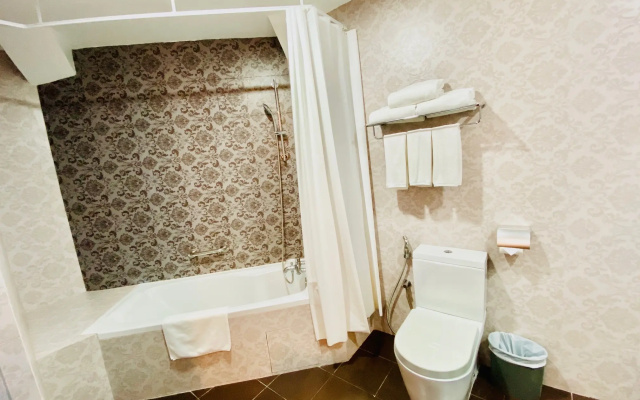 Santa Grand  East Coast, a NuVe Group Collection