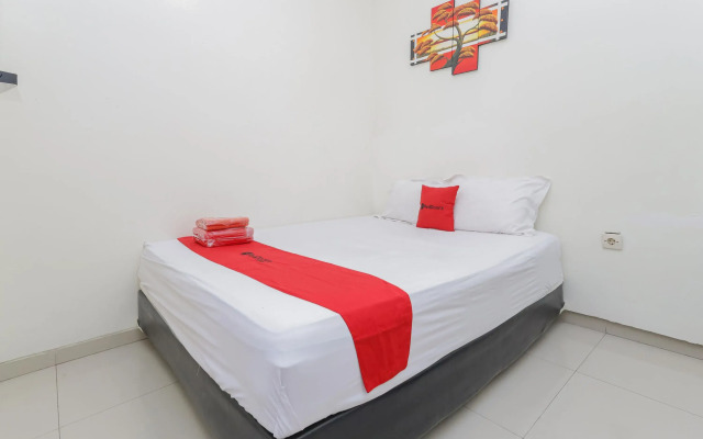 RedDoorz Plus @ K23 Rungkut Madya