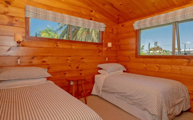 Beachfront Views - Hahei Holiday Home