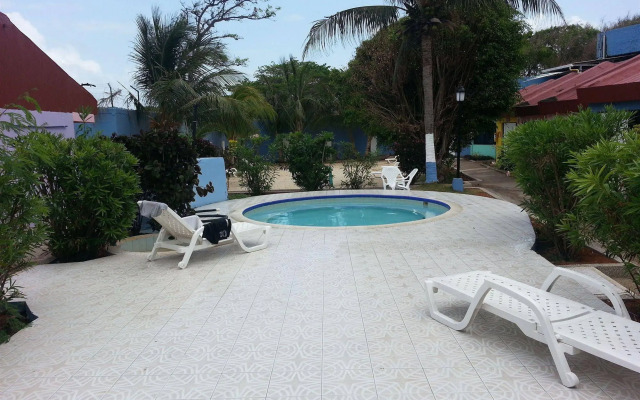 Hotel On Vacation Blue Reef
