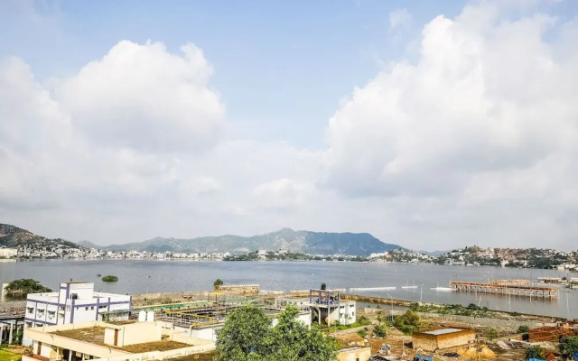 Ravi Palace by OYO Rooms