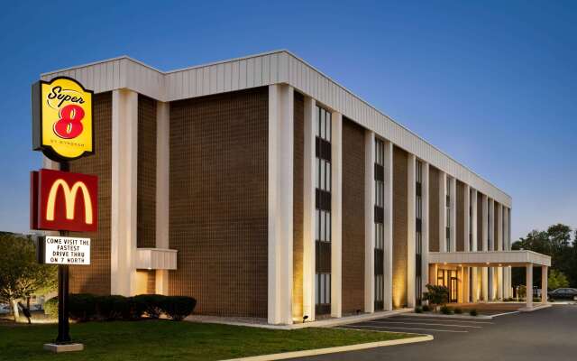 Super 8 by Wyndham Liverpool/Syracuse North Airport