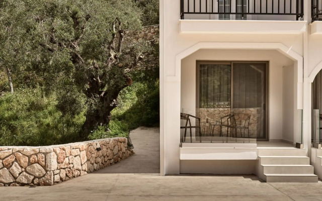 Avra Suites