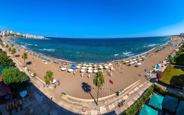 Palm Beach Hotel