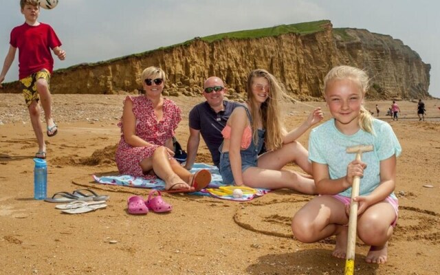Stunning 2-bed 6 Berth Holiday Lodge Dorset