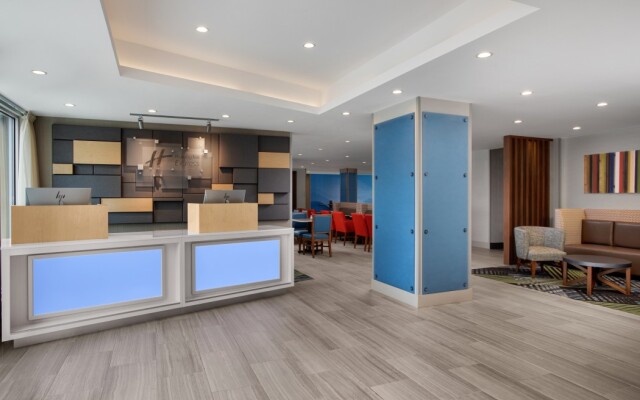 Holiday Inn Express & Suites Woodside LaGuardia Airport