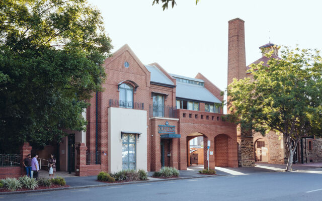 Majestic Old Lion Apartments