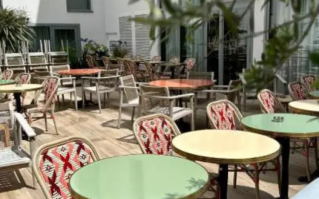 Square Lodge Hotel La Roche Sur Yon - Handwritten Collection