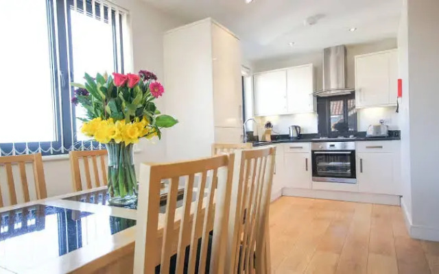 Crompton House Apartments