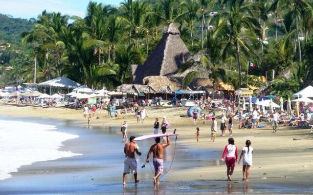 Surfing Sayulita Break