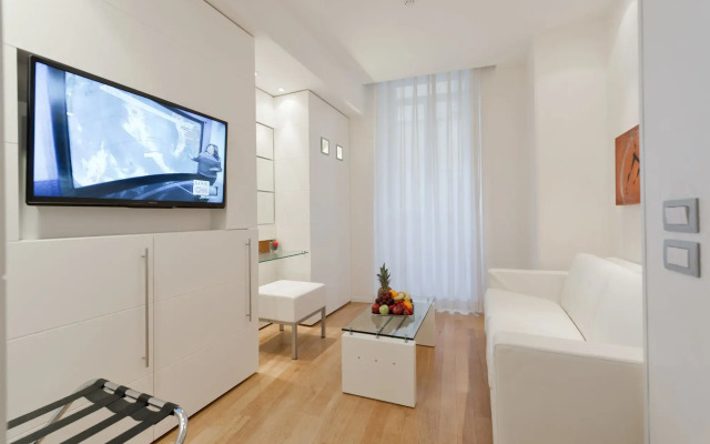 Hotel White