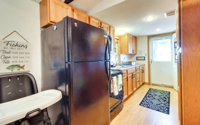 Walk to Beaches: Tree-lined Pocono Lake Retreat!