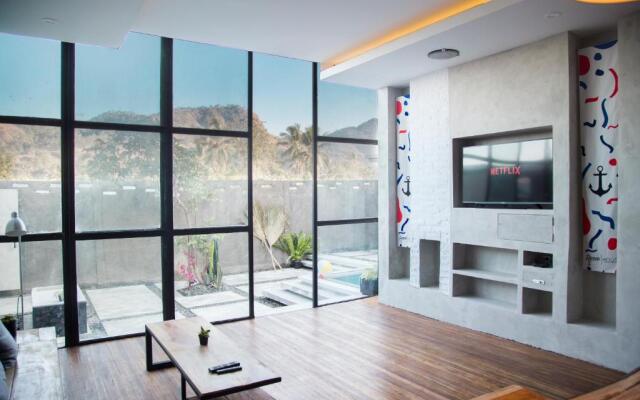 Flores Passport House