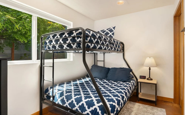 Seattle Vacation Home-18th Ave Townhome