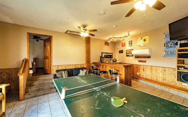 Redbud Retreat Amenity-filled Waterfront Home!