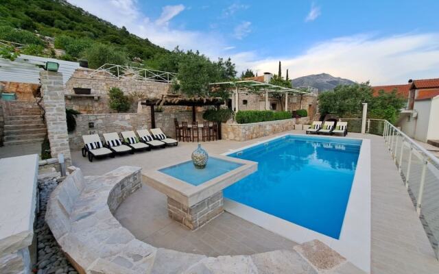 Three Holiday Homes - H1 Azur