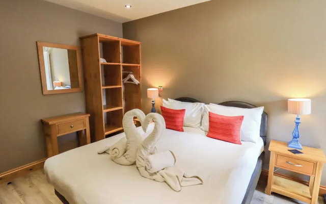 Abbots Reading Mews 1