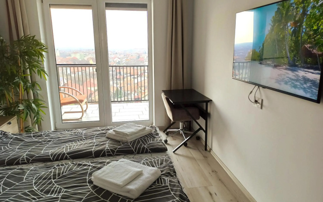 Apart Summer Haven - private parking lot & terrace, selfcheck-in&out, Mall