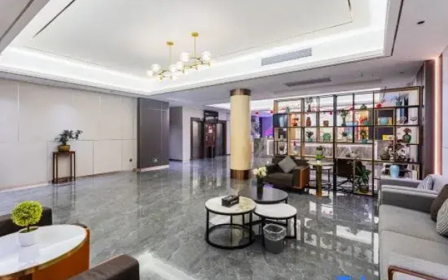 Ruixiang Hotel (Wuchuan New World Plaza Branch)