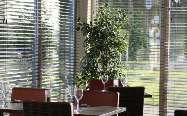The Lodge At Perth Racecourse