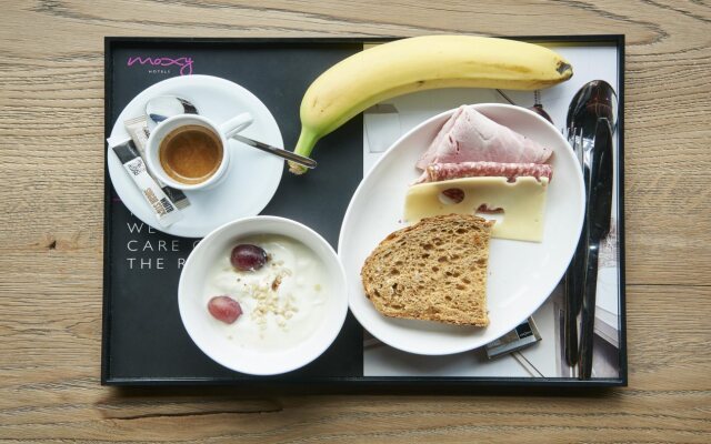 Moxy Aberdeen Airport