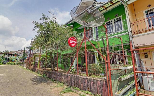 OYO 90014 Green House Cipanas