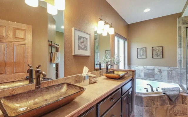 Spearfish Retreat w/ Fireplace + Mountain Views!