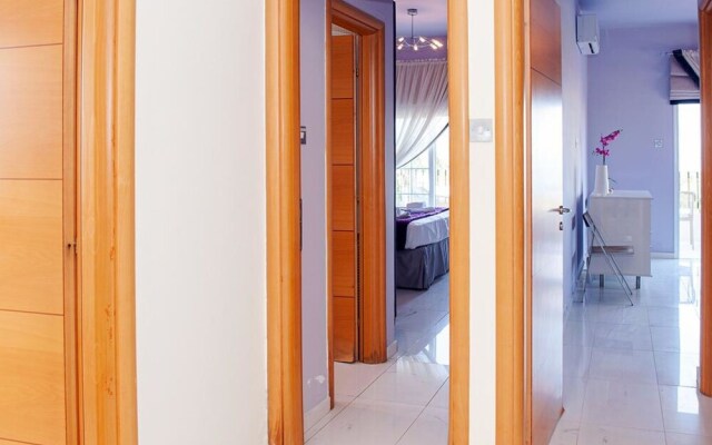 Oceania Paralimni in Paralimni