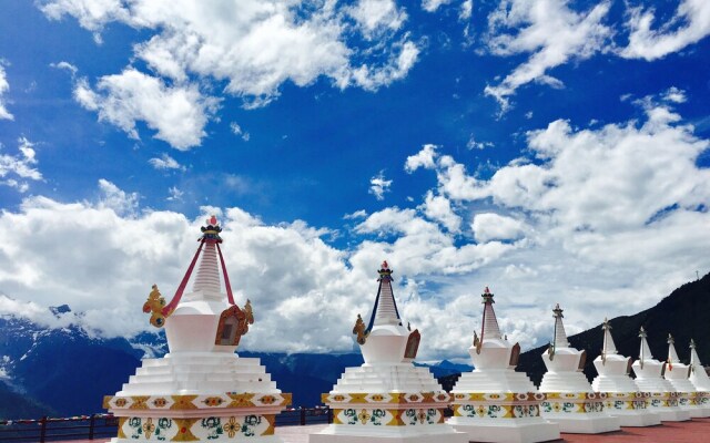 Meri Snow Mountain Travellingwithhotel