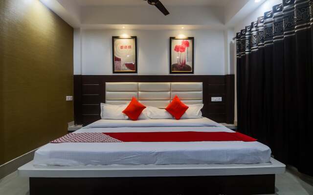 Oyo 23403 Hotel Rashmi