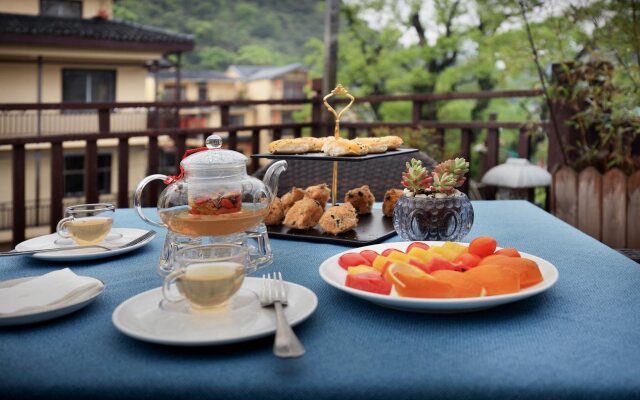 Peach Blossom Resort Hotel