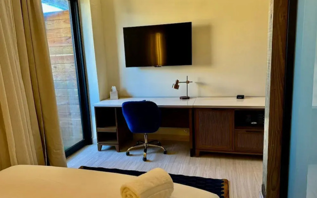 Metro Art Hotel