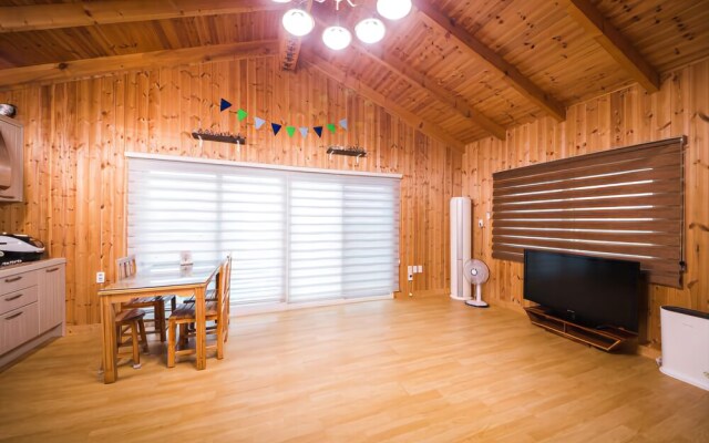 Jeju Hyeoppjae Some&ssam Guesthouse